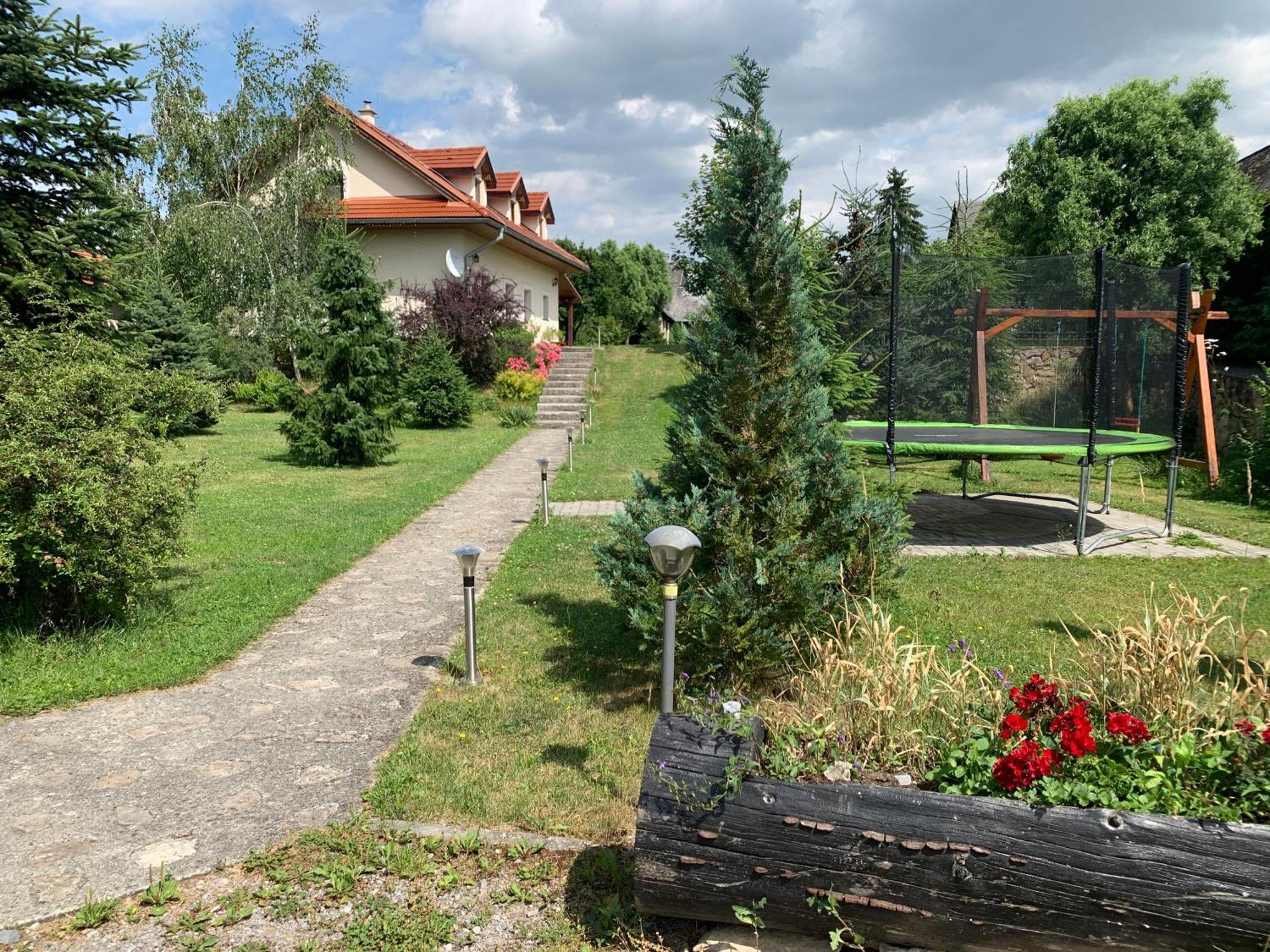 Villa Lypche Bešeňová Buitenkant foto