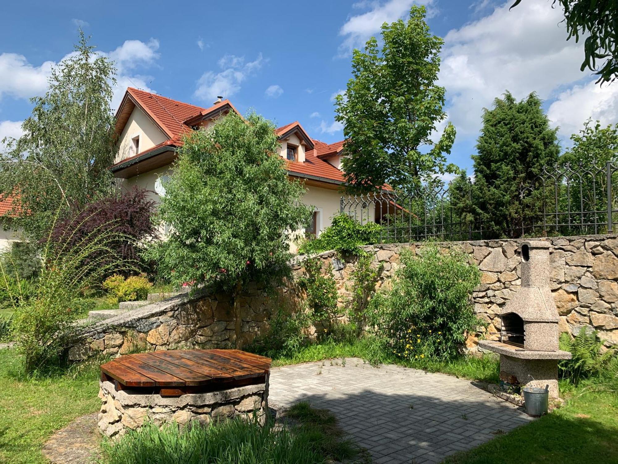 Villa Lypche Bešeňová Buitenkant foto