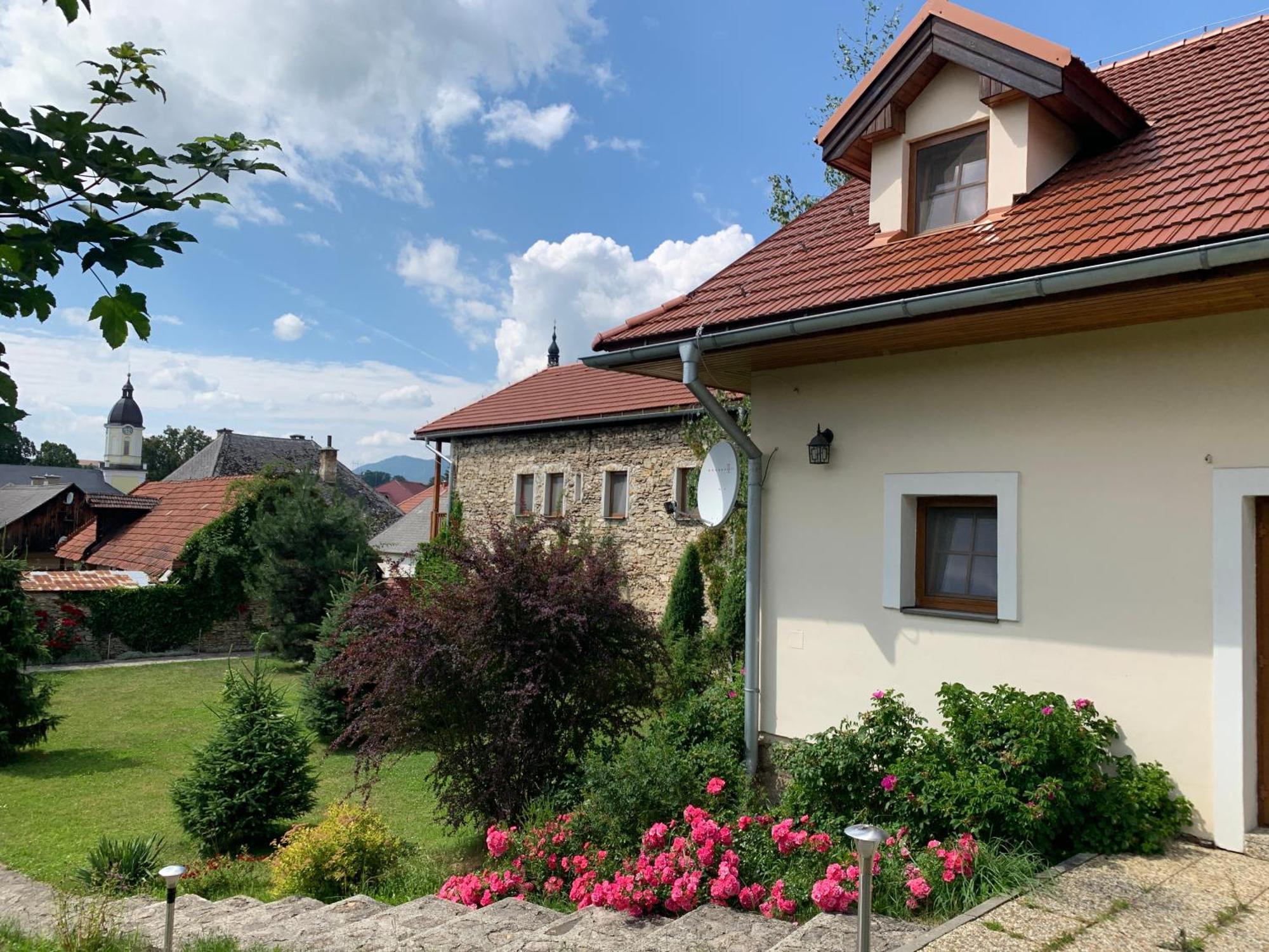Villa Lypche Bešeňová Buitenkant foto