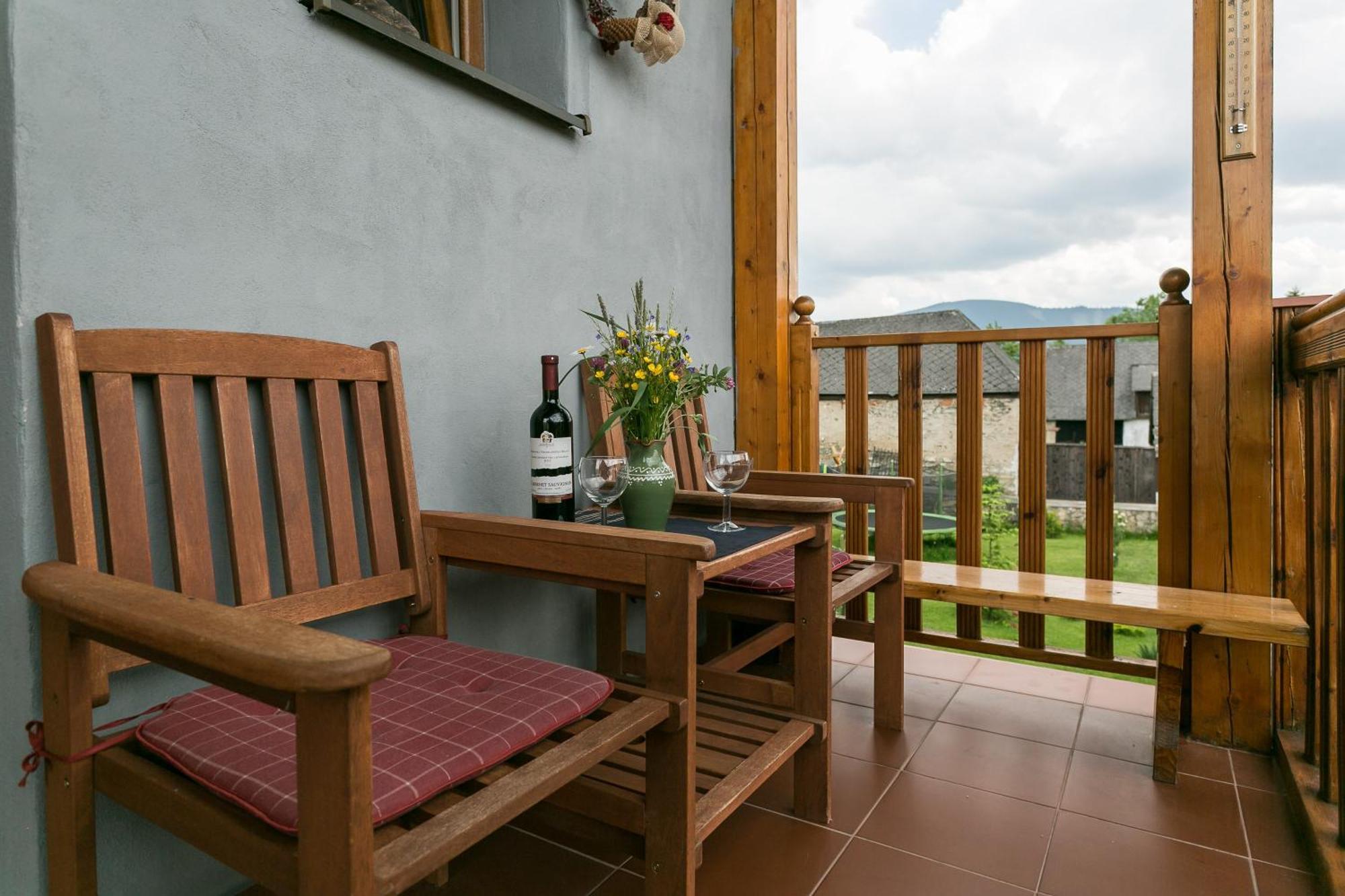 Villa Lypche Bešeňová Buitenkant foto